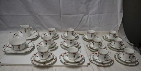 Lot 320: A 40-Piece Shelley 'Poppy' Tea/Coffee Set No.11326