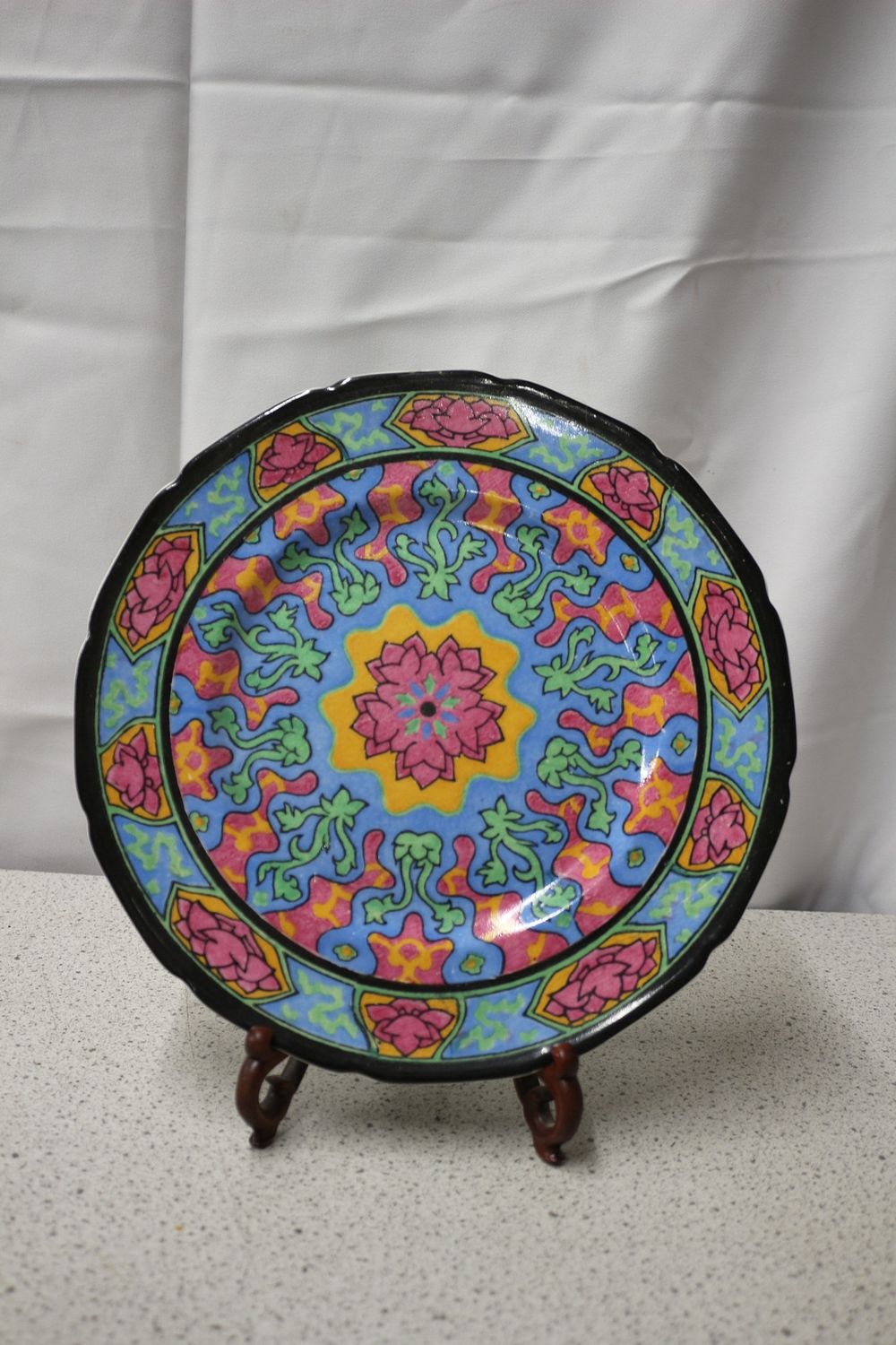Lot 381: A Royal Doulton Multi-Coloured Rosette Decorative Plate
