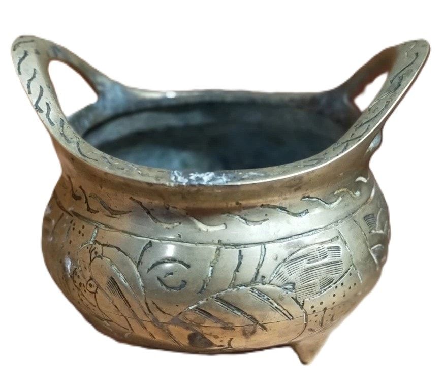 Lot 415: A Modern Chinese Brass Censer with Reproduction Xuande Mark and 'Made in China' Imprint