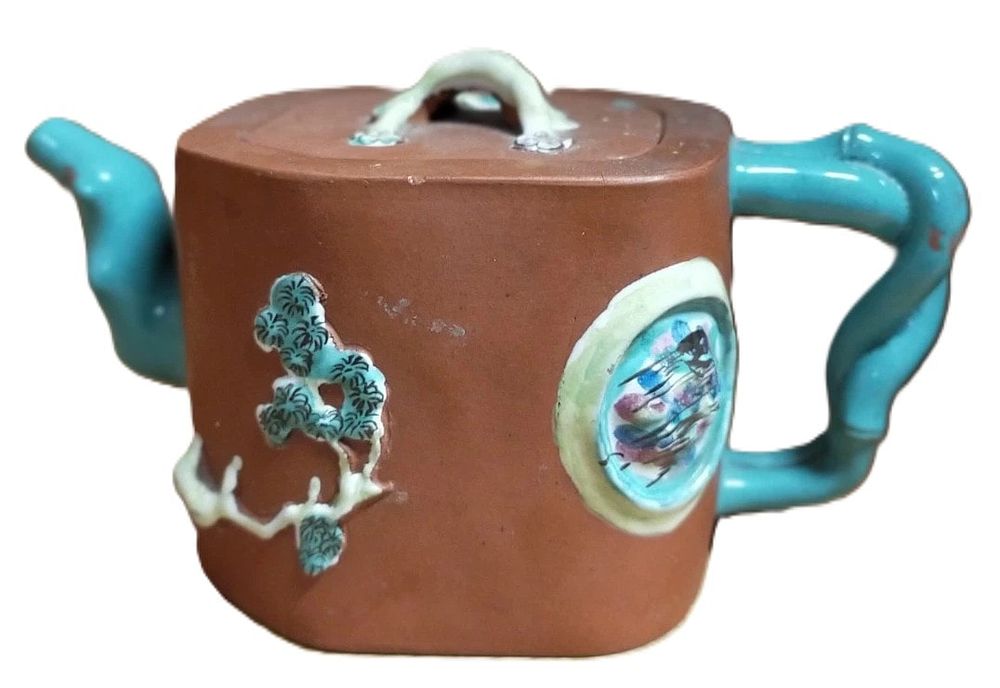 Lot 417: An Antique Chinese Yixing Zisha Octagonal Teapot