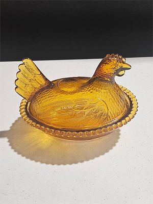 Vintage Indiana Glass Amber Hen On A Nest. 7"
