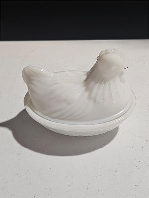 Vintage Hazel Atlas White Milk Glass Hen On Nest. 4 1/2"