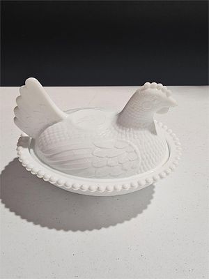 Vintage Indiana Glass Milk Glass Hen On A Nest. 7"