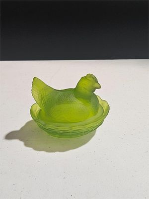 Frosted Green Westmoreland x Rosso Hen On A Nest. 3.5"