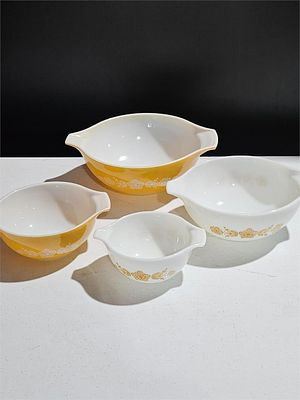 Pyrex Gold Butterfly Nesting Mixing Bowls. Set Of 4, 6" 7" 9" 10"