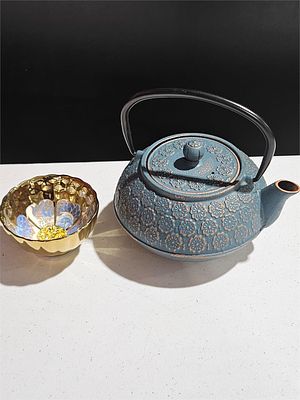 Japanese Style Cast Iron Teapot,Lotus Flower Bowl. 7" teapot