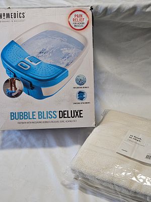 HoMedics Bubble Bliss Deluxe Foot Spa, Roomify Bath Towel Set. 2 bath towels, 2 hand towels, 2 