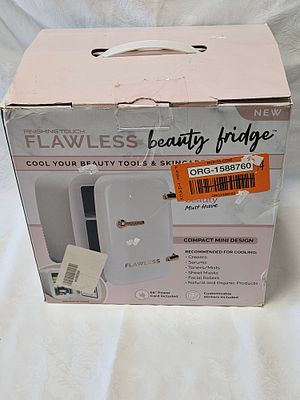 Finishing Touch Flawless Beauty Fridge. Compact 4 Liter