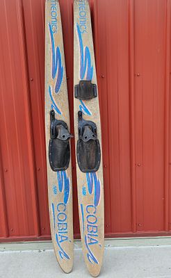 A Pair of Vintage Nash Cobia Wood Water Skis. This pair of laminated wood water skis features 