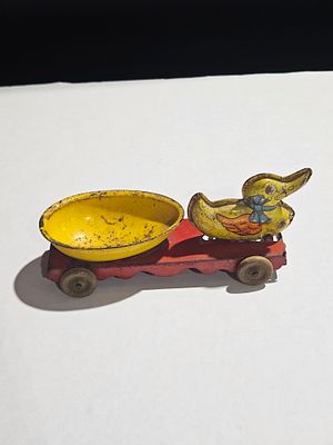 Wyandotte Vintage Easter Duck and Egg Pull Toy. Wyandotte produced this seasonal pull toy 