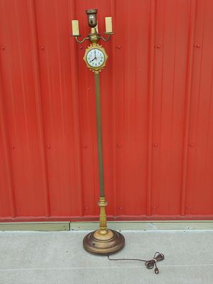 United Clock Corp. Mid-Century Brass Finish Electric Floor Lamp. This mid-century electric floor 