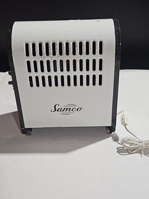 Vintage Samco White Enamel Wall Mounted Bathroom Gas Heater. This Samco white enameled 