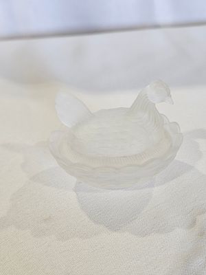 Fenton Frosted White Satin Glass Miniature Turkey on Nest Dish. This charming miniature lidded 