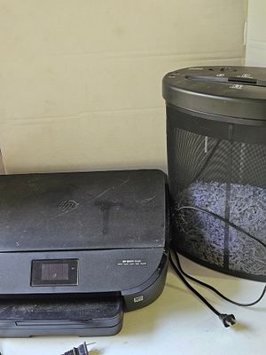 HP ENVY 5540 All-in-One Printer and Staples SPL-820X Shredder. This lot features an HP ENVY 5540 