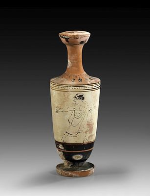Attic white-grounded cylindrical lekythos of the Aischines Painter. About 450 BC. Height 14,5cm 