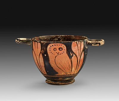 Large Apulian red-figure owl skyphos. 1st half 4th century BC. Underneath a red slip. With 