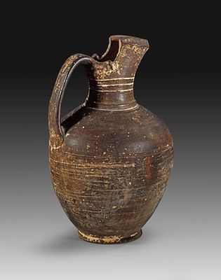 Large Etruscan impasto beaked jug. 2nd half 7th century BC. Height 33,1cm, &oslash; corpus 19,8cm. 