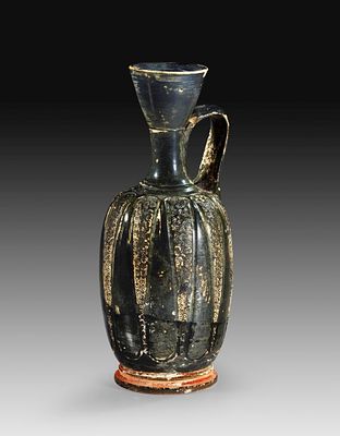 Slender Campanian black glazed squat lekythos with stamped decor. Early 4th century BC. Height 