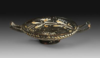 Apulian stemless cup of the Gnathia Ware. 2nd half 4th century BC. Height 5,6cm, width with 