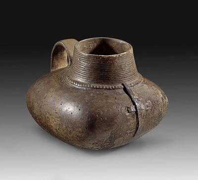 Askos of the Gaudo Culture with silver cross. Chalcolithic, 1st half 3rd millennium BC. Height 