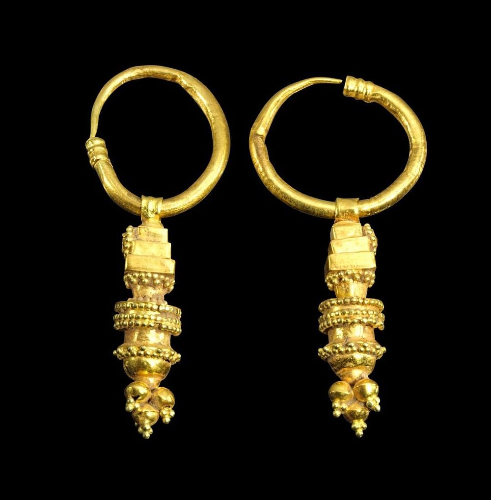 Pair golden bow earrings. Pair golden bow earrings with granules and garnets, 12.88g, length 