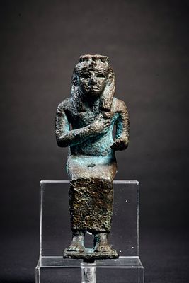 Bronze statuette of seated Isis. Third Intermediate to Late Period, ca. 1070 - 332 BC. H 9cm 
