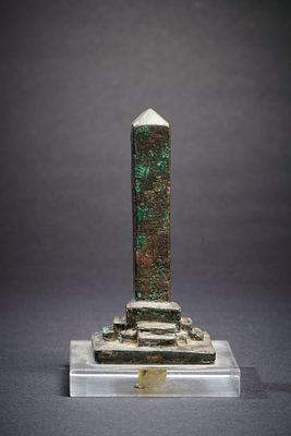 Obelisk. A bronze miniature obelisk, H 9,3cm. Late Period, 711 - 323 BC. With steps at every 