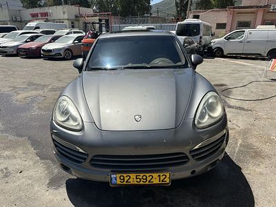פורשה קאיין TDI מודל 2013. יד רביעית
צבע: אפור, מנוע: דיזל, נפח מנוע: 2,967 סמ"ק, מפתח: אין. 