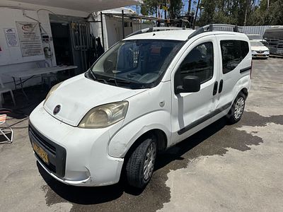 פיאט קובו מודל 2015. יד שנייה. תיבת הילוכים: ידני
צבע: לבן, מנוע: בנזין, נפח מנוע: 1,368 סמ"ק 