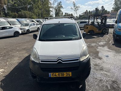 סיטרואן ברלינגו מודל 2016. יד שלישית
צבע: לבן, מנוע: דיזל, נפח מנוע: 1,560 סמ"ק, מפתח: יש.
על 