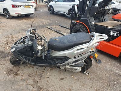 קואנג יאנג טיו מובי 125 מודל 2009. יד שישית
מנוע: בנזין, נפח מנוע: 125 סמ"ק, מפתח: אין.
על 