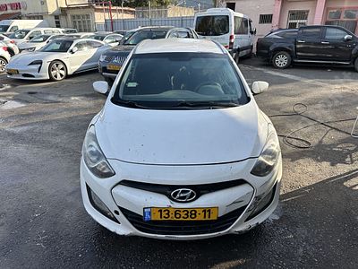יונדאי I-30 מודל 2013. יד חמישית
צבע: לבן, מנוע: בנזין, נפח מנוע: 1,591 סמ"ק, מפתח: יש.
על 