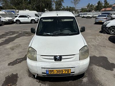 פיג'ו פרטנר מודל 2012. יד שביעית
צבע: לבן, מנוע: דיזל, נפח מנוע: 1,560 סמ"ק, מפתח: יש.
על רוכש 