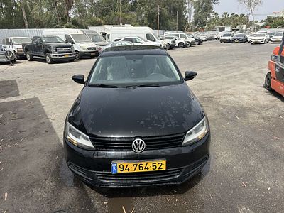פולקסווגן ג'טה מודל 2014. יד חמישית
צבע: שחור, מנוע: בנזין, נפח מנוע: 1,197 סמ"ק, מפתח: יש.
על 