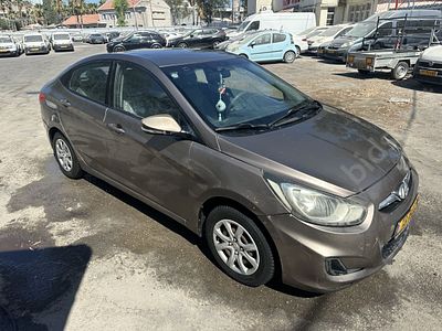 יונדאי אקסנט מודל 2013. יד רביעית
צבע: ברונזה, מנוע: בנזין, נפח מנוע: 1,396 סמ"ק, מפתח: יש.
על 