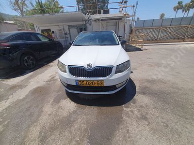סקודה אוקטביה מודל 2014. יד רביעית
צבע: לבן, מנוע: בנזין, נפח מנוע: 1,395 סמ"ק, מפתח: יש.
על 
