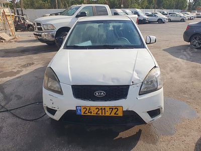 קיה ריו מודל 2010. יד חמישית
צבע: לבן, מנוע: בנזין, נפח מנוע: 1,399 סמ"ק, מפתח: יש.
על רוכש 