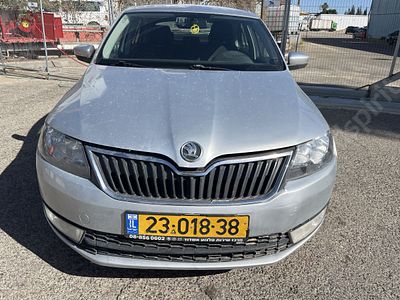 סקודה רפיד מודל 2016. יד רביעית
צבע: כסף מטאלי, מנוע: בנזין, נפח מנוע: 1,197 סמ"ק, מפתח: אין.