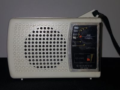 טרנזיסטור וינטג' sanyo .
דגם - rp 1270 .
בקירוב שנות ה80 של המאה ה-20 .
קיימים סימני זמן מצב