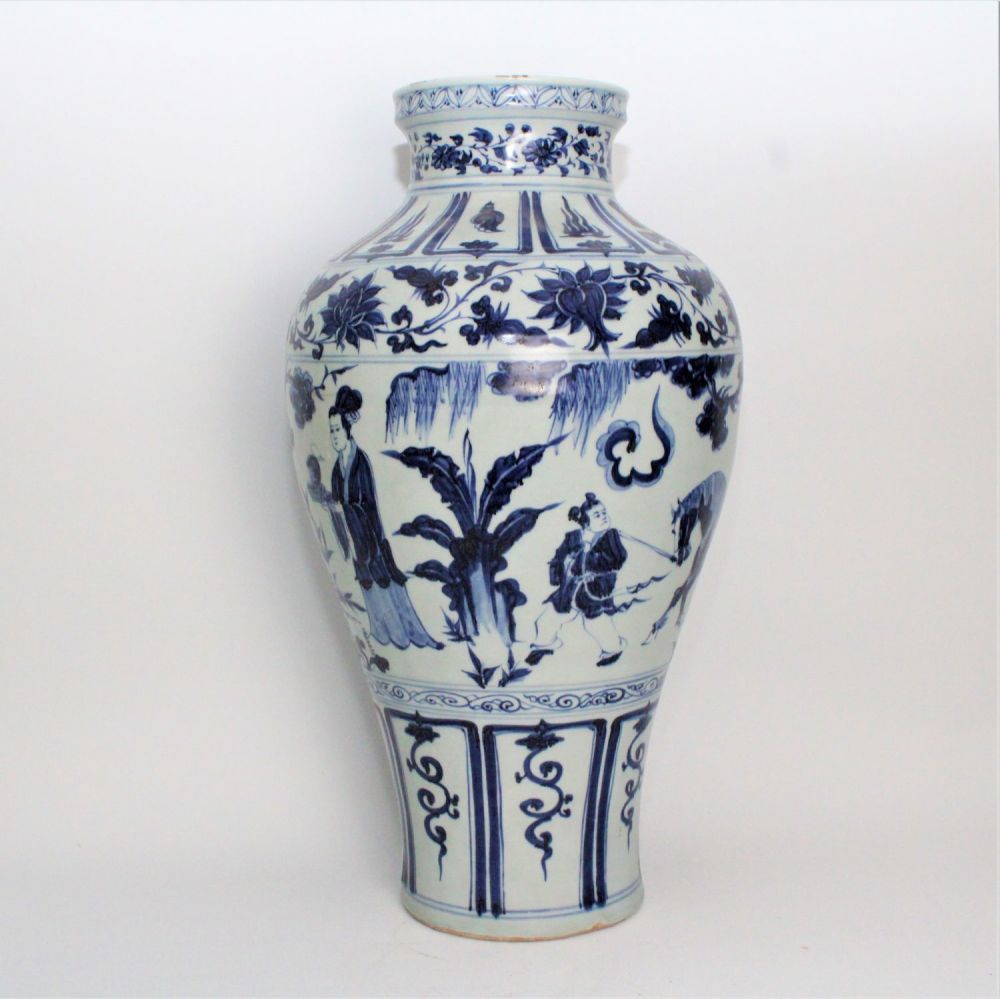 Lot 48: This Chinese vase, from 20th century or earlier,...