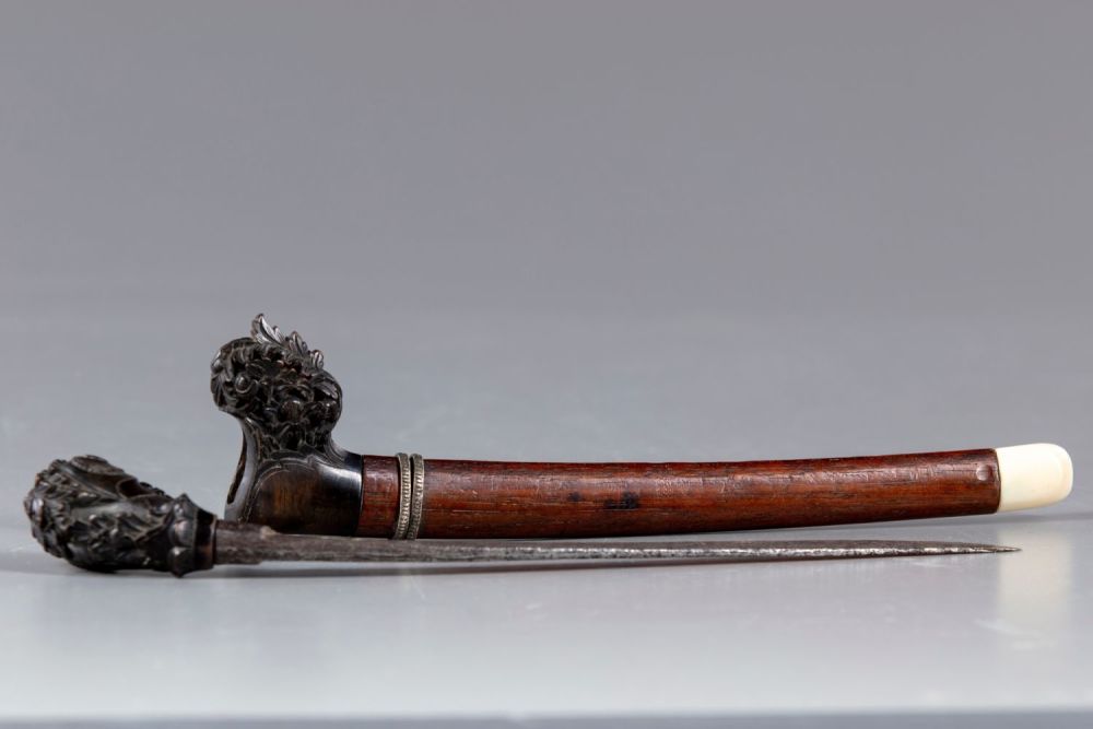 Lot 61: 18-19th Century Burmese Dagger with Ebony and Bone...