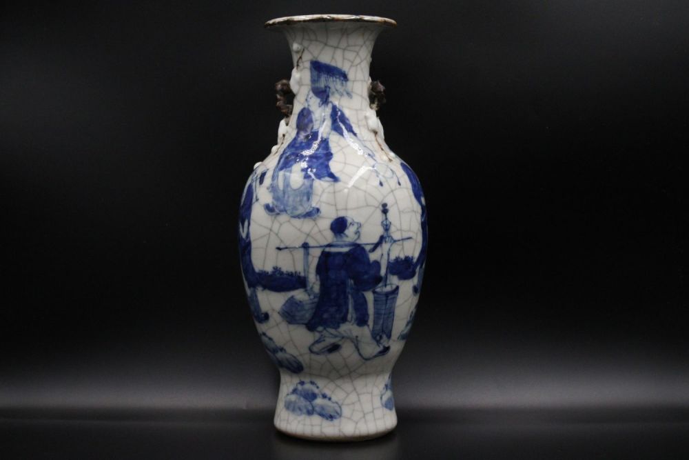 Lot 77: Chinese blue and white crackleware vase, bearing a...