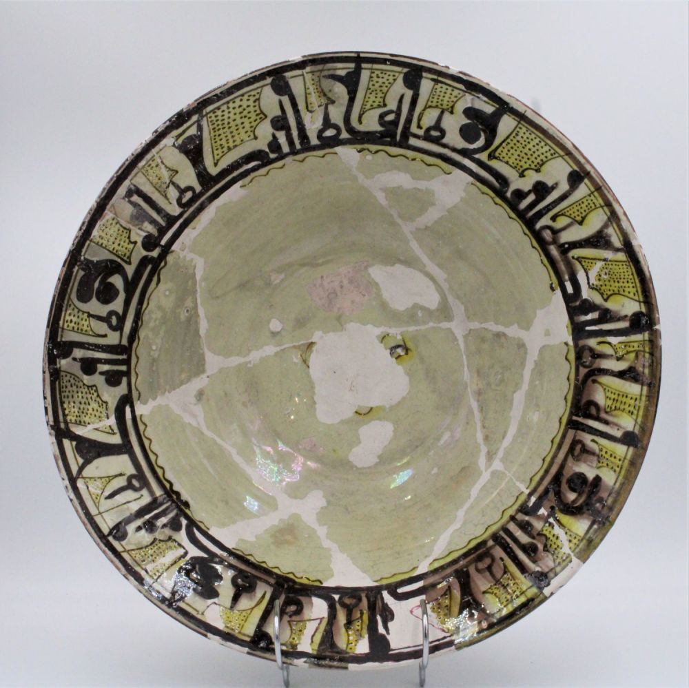 Lot 119: This ceramic bowl, adorned with Kufic inscriptions and...