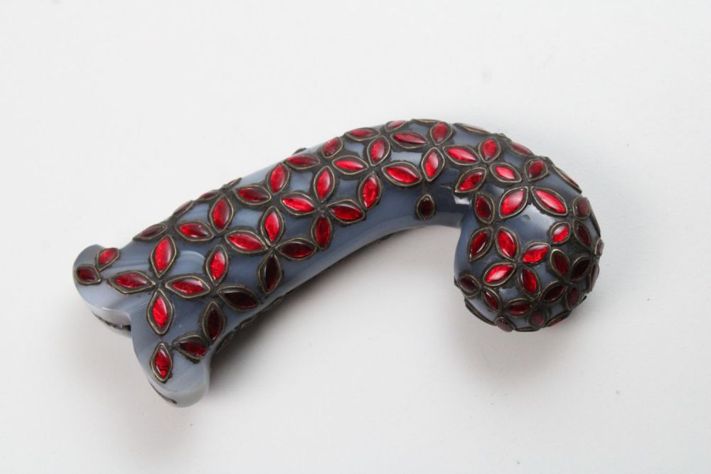 Lot 168: Indian Mughal Carved Jade Dagger Khanjar Handle: This...