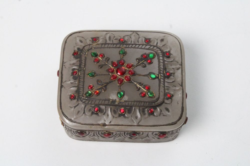Lot 169: Mughal Jade Medicine Box with Gemstone and Floral...