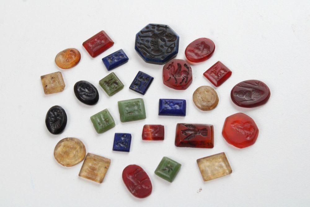 Lot 200: Collection of 26 Sassanian Carved Stones for Jewellery:...