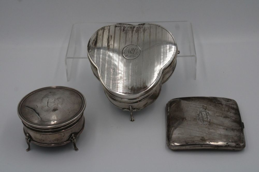 Lot 305: Mixed lot of silver items including a jewellery...