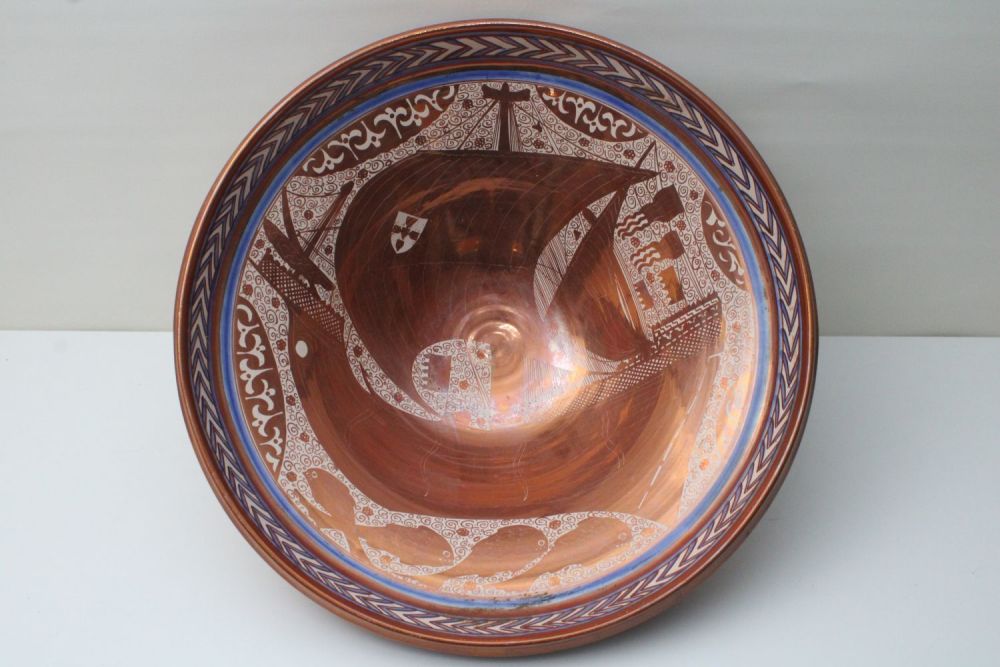 Lot 309: Introducing our exquisite Spanish large plate, crafted from...