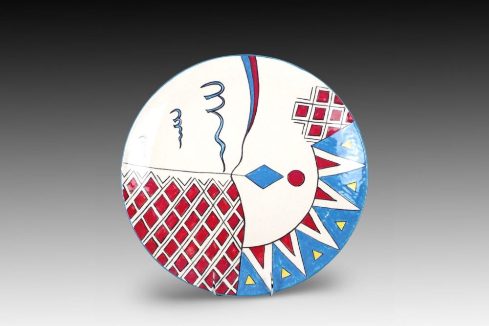 Lot 29: An Islamic-style Arabic plate with bright colours. Abbasi...