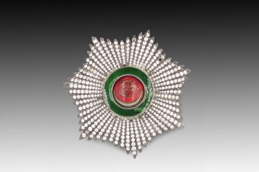 Lot 90: An Ottoman White Metal Medal Brooch with Green...